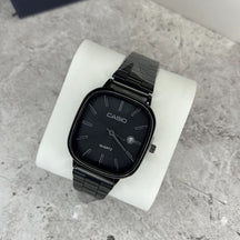 Casio Vintage 2024 - Ouro com Mostrador Preto